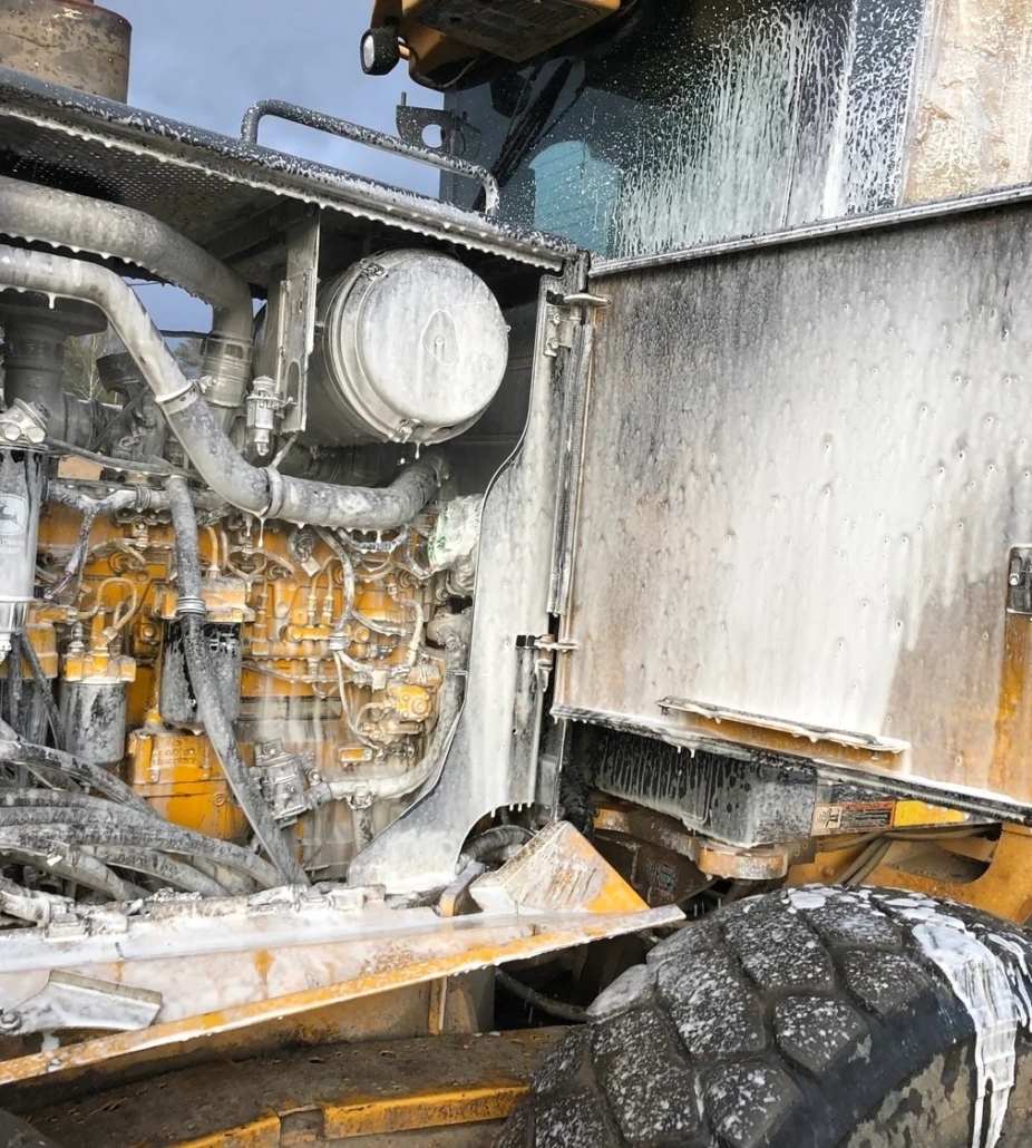 процесс мойки техники