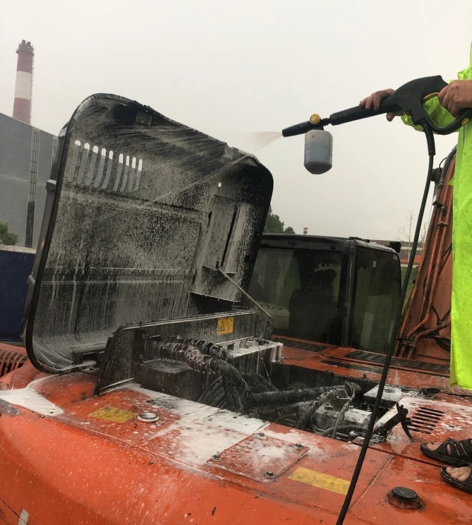 мойка двигателя строительной техники