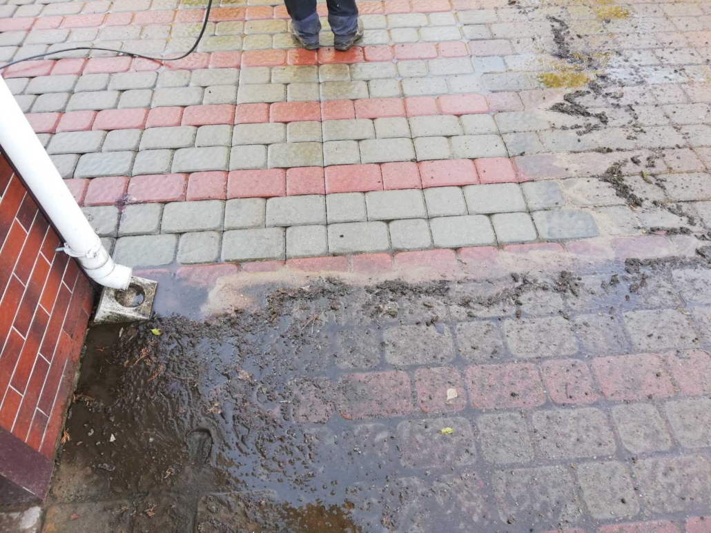 чистка и мойка тротуарной плитки