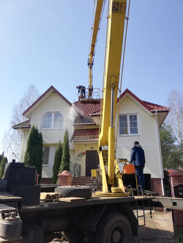 мойка фасада дома с помощью спец.техники