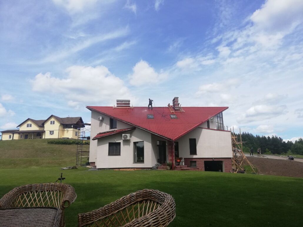 Мойка черепицы загородного дома